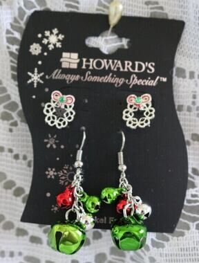 New Green Jingle Bell Pierced Dangle Earrings Christmas Wreath Post Earrings Set